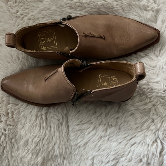 Frye Moto Shoe Booties. Size 6M Fawn color. Light Tan. Very Clean. Nice zippers - Picture 2 of 7